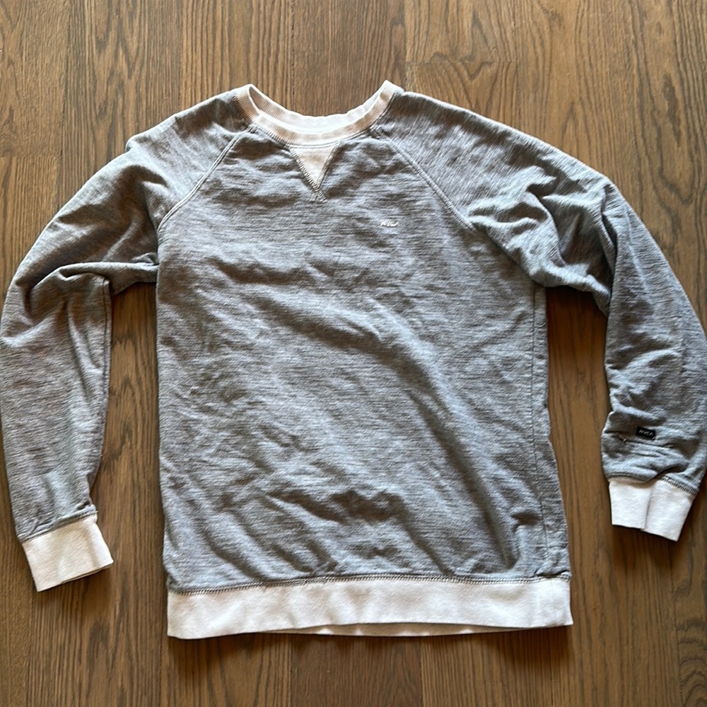 RVCA regular L, light weight grey & white sweater